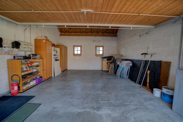 Dpt Ain (01), à vendre ECHENEVEX maison P5 de 324,04 m² - Terrain de 10 000,00 m² - Plain pied