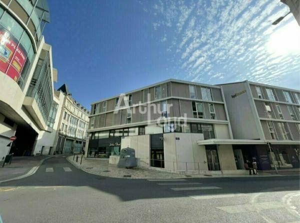 Poitiers Centre-ville – Bureaux à la location– 469 m² environ – Immeuble récent PMR avec visibilité - Emplacements de parkings privatifs