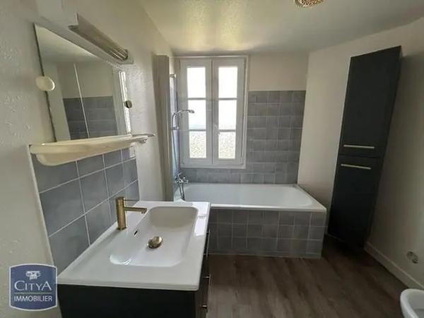 Appartement à louer 2 pièces 43.17m² Guéret (23000)