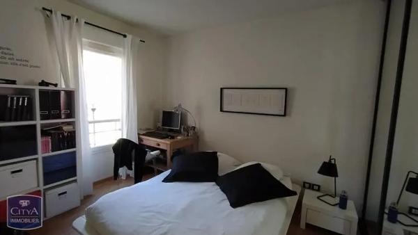 Appartement à louer 2 pièces 55.75m² Nîmes (30900)