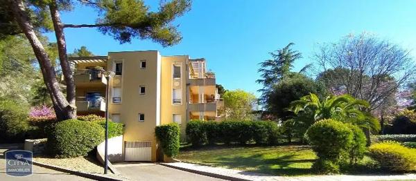 Appartement à louer 2 pièces 55.75m² Nîmes (30900)