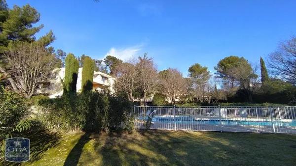 Appartement à louer 2 pièces 55.75m² Nîmes (30900)