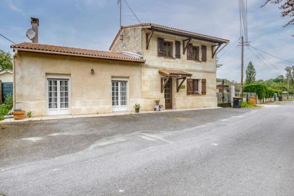Izon (33450) Maison 5 pièces en R+1 de 136m2 habitables sur parcelle de 436m2