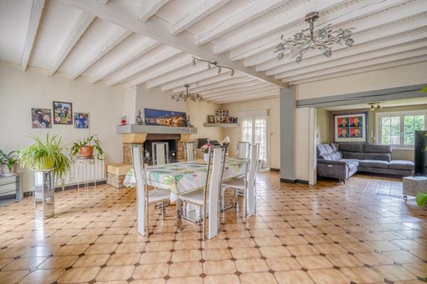 Izon (33450) Maison 5 pièces en R+1 de 136m2 habitables sur parcelle de 436m2