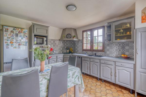 Izon (33450) Maison 5 pièces en R+1 de 136m2 habitables sur parcelle de 436m2