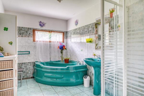 Izon (33450) Maison 5 pièces en R+1 de 136m2 habitables sur parcelle de 436m2