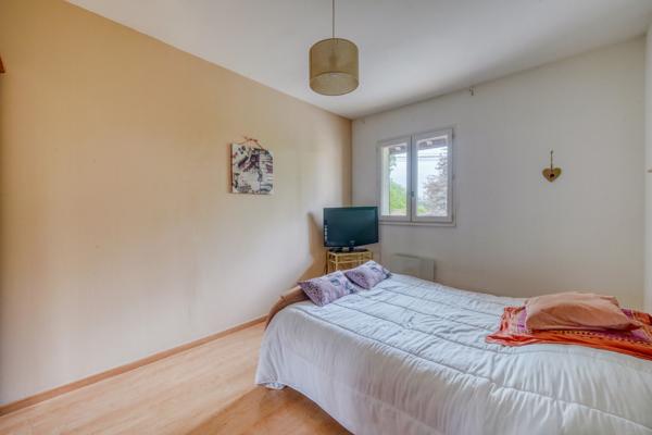 Izon (33450) Maison 5 pièces en R+1 de 136m2 habitables sur parcelle de 436m2