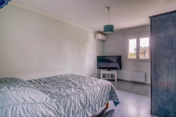 Izon (33450) Maison 5 pièces en R+1 de 136m2 habitables sur parcelle de 436m2