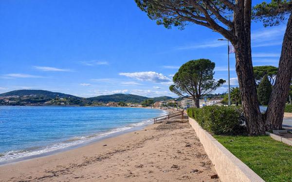 Appartement à vendre    4 pièces • 49,89 m2 Saint-Raphaël