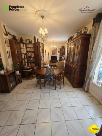 VIAGER OCCUPE Immeuble avec 2 Appartements parking et cour
