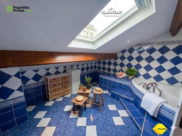 VIAGER OCCUPE Immeuble avec 2 Appartements parking et cour