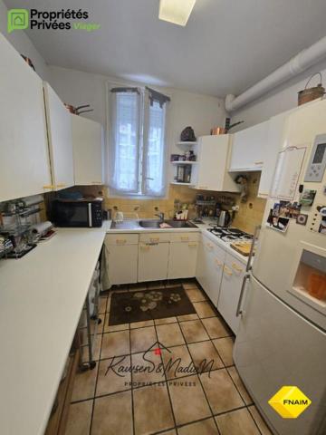VIAGER OCCUPE Immeuble avec 2 Appartements parking et cour