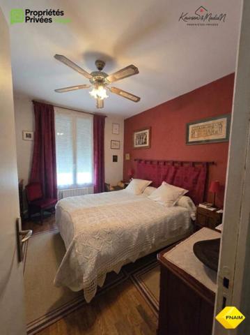 VIAGER OCCUPE Immeuble avec 2 Appartements parking et cour