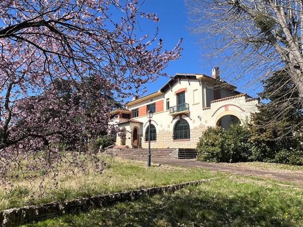 Maison 8 pièce(s) 325 m2 , L union