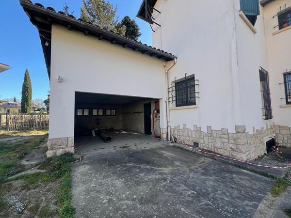 Maison 8 pièce(s) 325 m2 , L union