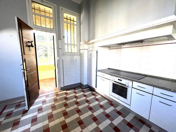 Maison 8 pièce(s) 325 m2 , L union
