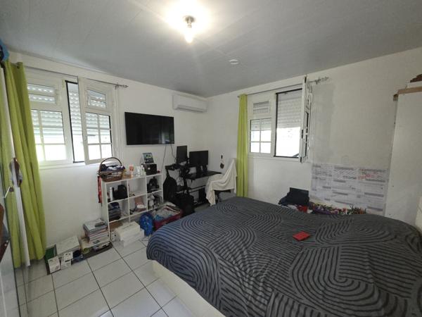 Maison T4 Superficie 100 m2 avec terrain 6300 m2 La Carapa