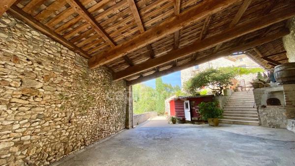 Dpt Gard (30), à vendre proche de BARJAC, aux portes de l'Ardèche, ancien Mas avec gîtes de 350 m² - Terrain de 5 000 m² avec piscine