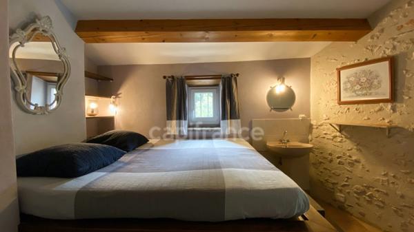 Dpt Gard (30), à vendre proche de BARJAC, aux portes de l'Ardèche, ancien Mas avec gîtes de 350 m² - Terrain de 5 000 m² avec piscine