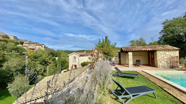 Dpt Gard (30), à vendre proche de BARJAC, aux portes de l'Ardèche, ancien Mas avec gîtes de 350 m² - Terrain de 5 000 m² avec piscine