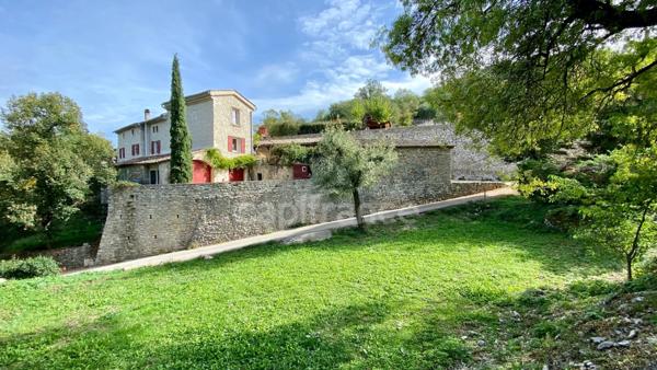 Dpt Gard (30), à vendre proche de BARJAC, aux portes de l'Ardèche, ancien Mas avec gîtes de 350 m² - Terrain de 5 000 m² avec piscine