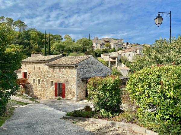 Dpt Gard (30), à vendre proche de BARJAC, aux portes de l'Ardèche, ancien Mas avec gîtes de 350 m² - Terrain de 5 000 m² avec piscine