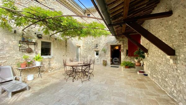 Dpt Gard (30), à vendre proche de BARJAC, aux portes de l'Ardèche, ancien Mas avec gîtes de 350 m² - Terrain de 5 000 m² avec piscine
