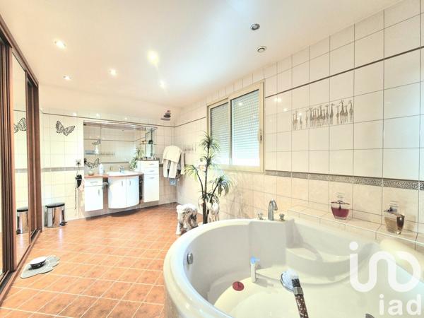 Maison traditionnelle 7 pièces de 187 m² à Égletons (19300)