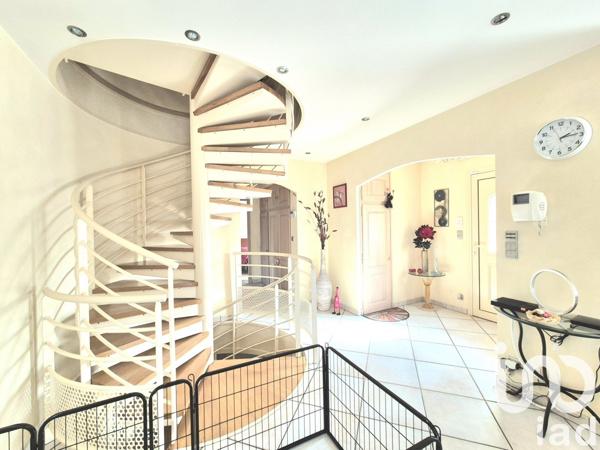 Maison traditionnelle 7 pièces de 187 m² à Égletons (19300)