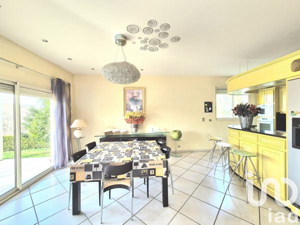 Maison traditionnelle 7 pièces de 187 m² à Égletons (19300)