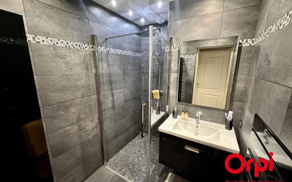 Maison à vendre    6 pièces • 169 m2 Voisins-le-Bretonneux