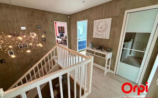 Maison à vendre    6 pièces • 169 m2 Voisins-le-Bretonneux