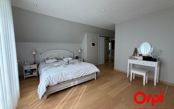 Maison à vendre    6 pièces • 169 m2 Voisins-le-Bretonneux