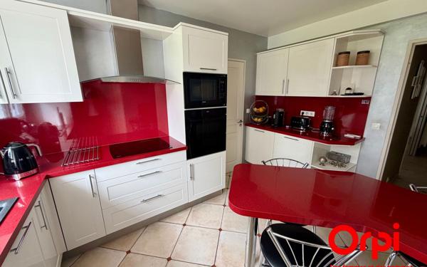 Maison à vendre    6 pièces • 169 m2 Voisins-le-Bretonneux