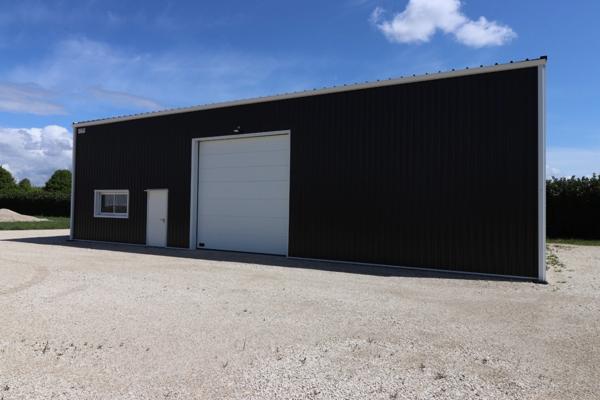 BATIMENT ARTISANAL DE 2024 DE 215.50M² A LOUER PROCHE DE BEURLAY (17)