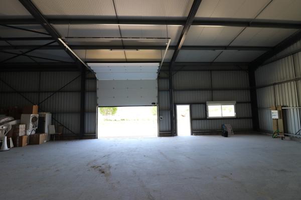 BATIMENT ARTISANAL DE 2024 DE 215.50M² A LOUER PROCHE DE BEURLAY (17)