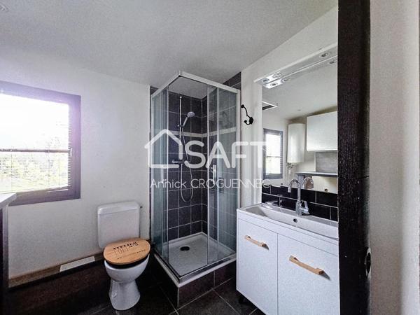 Maison d'habitation avec un studio indépendant