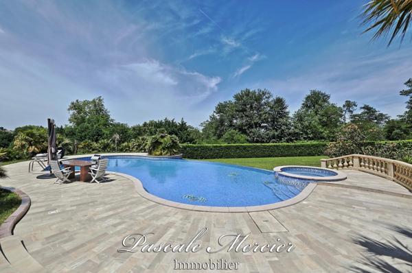 Superbe Villa de 235 m2 sur 2 hectares clôturés