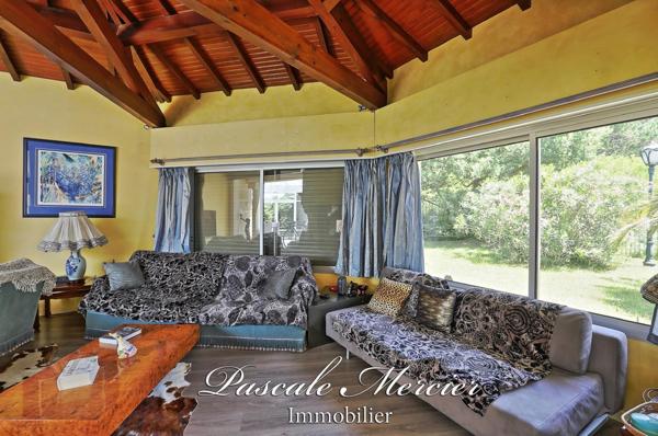 Superbe Villa de 235 m2 sur 2 hectares clôturés