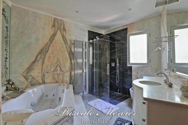 Superbe Villa de 235 m2 sur 2 hectares clôturés