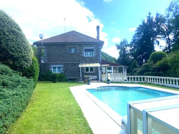 Grande maison avec piscine