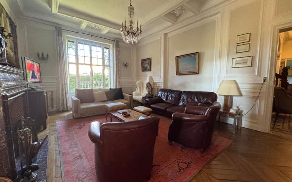 Maison à vendre    7 pièces • 350 m2 Saint-Just-en-Chaussée