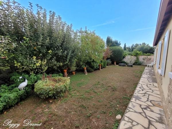 Maison à vendre 7 pièces PERIGNY (17) - Elégante maison de plain-pied de 144 m2 aux portes de La Rochelle - Double séjour- 4 chambres - Double garage - Sauna - Parcelle de 758 m2