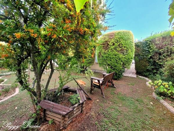 Maison à vendre 7 pièces PERIGNY (17) - Elégante maison de plain-pied de 144 m2 aux portes de La Rochelle - Double séjour- 4 chambres - Double garage - Sauna - Parcelle de 758 m2