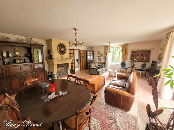 Maison à vendre 7 pièces PERIGNY (17) - Elégante maison de plain-pied de 144 m2 aux portes de La Rochelle - Double séjour- 4 chambres - Double garage - Sauna - Parcelle de 758 m2
