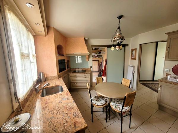 Maison à vendre 7 pièces PERIGNY (17) - Elégante maison de plain-pied de 144 m2 aux portes de La Rochelle - Double séjour- 4 chambres - Double garage - Sauna - Parcelle de 758 m2