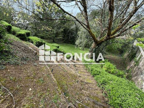 Location Studio 20.2 m² - 11 RUE JAMBE A L'ANE Poitiers 86000