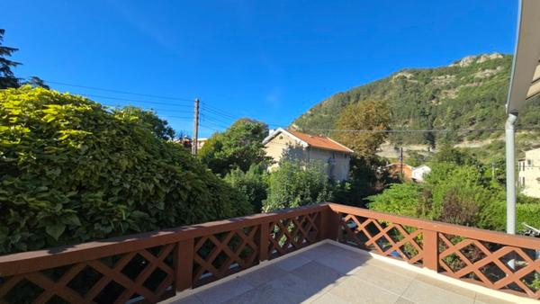 Maison à vendre 8 pièces avec terrasse DIGNE LES BAINS (04)