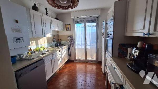 Appartement T4, garage et cave en centre-ville