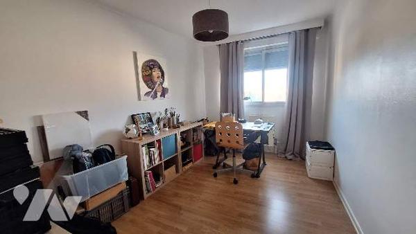 Appartement T4, garage et cave en centre-ville